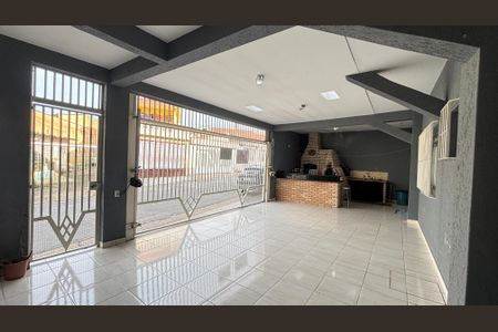 Casa à venda com 225m², 3 quartos e 4 vagas Casa à venda com 225m², 3 quartos e 4 vagasGaragem