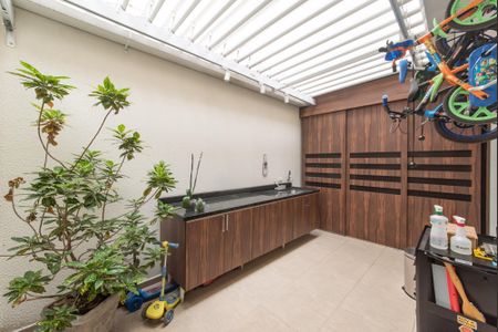 Casa à venda com 100m², 3 quartos e 2 vagas Casa à venda com 100m², 3 quartos e 2 vagasQuintal - Lavanderia