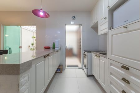 Casa à venda com 100m², 3 quartos e 2 vagas Casa à venda com 100m², 3 quartos e 2 vagasCozinha