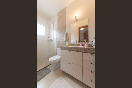 Casa à venda com 100m², 3 quartos e 2 vagas Casa à venda com 100m², 3 quartos e 2 vagasBanheiro da Suíte