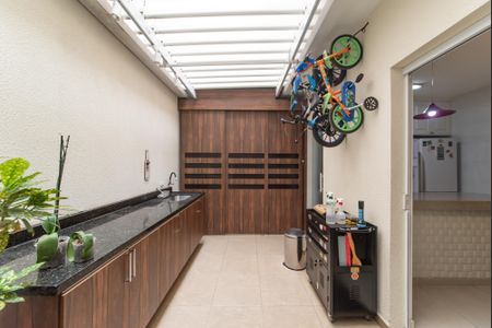 Casa à venda com 100m², 3 quartos e 2 vagas Casa à venda com 100m², 3 quartos e 2 vagasQuintal - Lavanderia