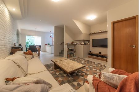 Casa à venda com 100m², 3 quartos e 2 vagas Casa à venda com 100m², 3 quartos e 2 vagasSala