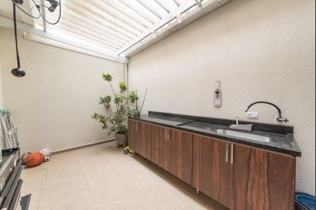 Casa à venda com 100m², 3 quartos e 2 vagas Casa à venda com 100m², 3 quartos e 2 vagasQuintal - Lavanderia