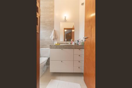 Casa à venda com 100m², 3 quartos e 2 vagas Casa à venda com 100m², 3 quartos e 2 vagasBanheiro da Suíte