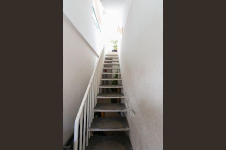 Casa para alugar com 300m², 2 quartos e sem vagaEscada / Entrada