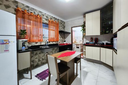 Casa à venda com 125m², 3 quartos e 2 vagas Casa à venda com 125m², 3 quartos e 2 vagasCozinha