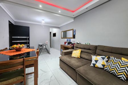 Casa à venda com 125m², 3 quartos e 2 vagas Casa à venda com 125m², 3 quartos e 2 vagasSala