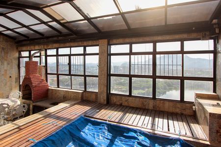 Apartamento para alugar com 200m², 3 quartos e 2 vagasTerraço - Piscina