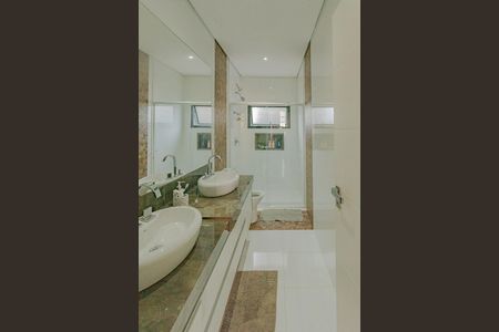 Casa de condomínio à venda com 320m², 3 quartos e 4 vagasBanheiro da Suíte 3