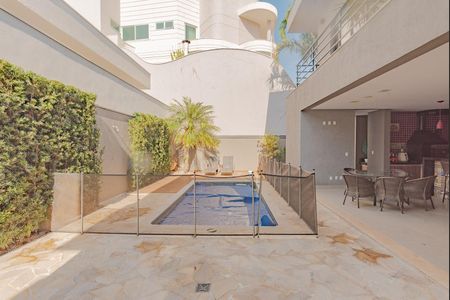 Casa de condomínio à venda com 320m², 3 quartos e 4 vagasPiscina