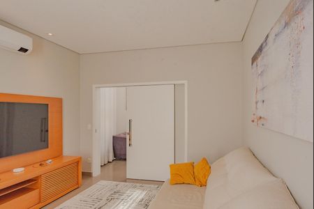 Casa de condomínio à venda com 320m², 3 quartos e 4 vagasSala de TV