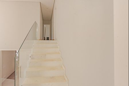 Casa de condomínio à venda com 320m², 3 quartos e 4 vagasEscada Suítes 2 e 3