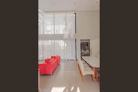 Casa de condomínio à venda com 320m², 3 quartos e 4 vagasSala