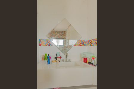 Casa de condomínio à venda com 320m², 3 quartos e 4 vagasBanheiro da Suíte 1