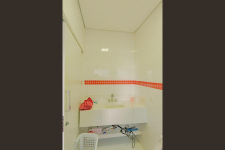 Casa de condomínio à venda com 320m², 3 quartos e 4 vagasBanheiro da Suíte 2