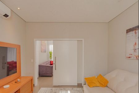 Casa de condomínio à venda com 320m², 3 quartos e 4 vagasSala de TV