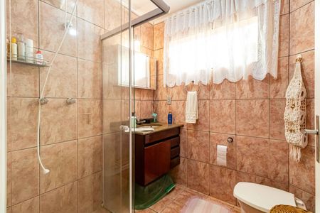 Casa à venda com 220m², 5 quartos e 3 vagas Casa à venda com 220m², 5 quartos e 3 vagasBanheiro social