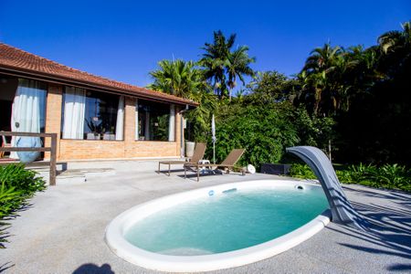 Casa para alugar com 170m², 4 quartos e 7 vagas Casa para alugar com 170m², 4 quartos e 7 vagasArea Externa