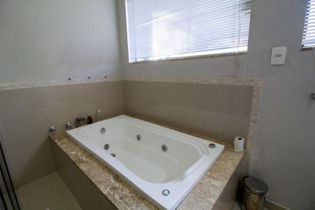 Casa para alugar com 170m², 4 quartos e 7 vagas Casa para alugar com 170m², 4 quartos e 7 vagasBanheiro da Suíte 1