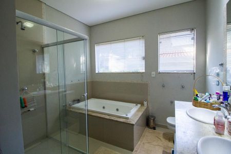Casa para alugar com 170m², 4 quartos e 7 vagas Casa para alugar com 170m², 4 quartos e 7 vagasBanheiro da Suíte 1