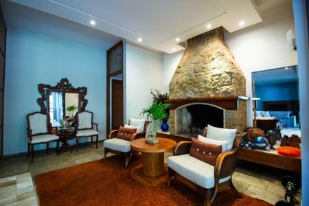 Casa para alugar com 170m², 4 quartos e 7 vagas Casa para alugar com 170m², 4 quartos e 7 vagasSala