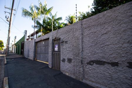 Casa para alugar com 170m², 4 quartos e 7 vagas Casa para alugar com 170m², 4 quartos e 7 vagasFachada