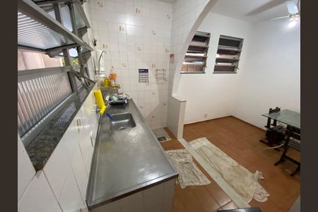 Casa à venda com 130m², 2 quartos e 4 vagas Casa à venda com 130m², 2 quartos e 4 vagasCozinha