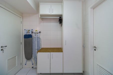 Apartamento à venda com 177m², 3 quartos e 3 vagas Apartamento à venda com 177m², 3 quartos e 3 vagasÁrea de Serviço