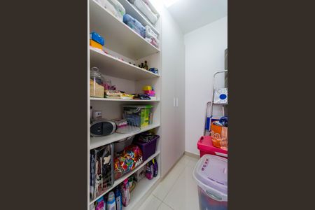 Apartamento à venda com 177m², 3 quartos e 3 vagas Apartamento à venda com 177m², 3 quartos e 3 vagasDespensa