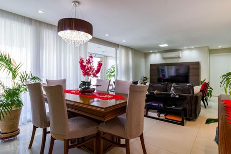 Apartamento à venda com 177m², 3 quartos e 3 vagas Apartamento à venda com 177m², 3 quartos e 3 vagasSala