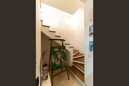 Casa de condomínio à venda com 240m², 3 quartos e 3 vagasEscada para os Quartos