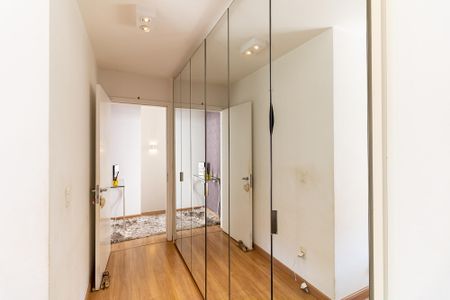 Casa de condomínio à venda com 240m², 3 quartos e 3 vagasSuíte 1