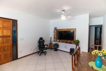 Casa à venda com 450m², 3 quartos e 4 vagas Casa à venda com 450m², 3 quartos e 4 vagasSala