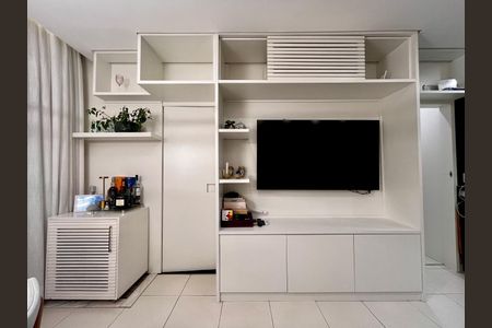 Apartamento à venda com 80m², 1 quarto e 2 vagas Apartamento à venda com 80m², 1 quarto e 2 vagasSala