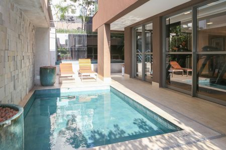 Apartamento à venda com 205m², 5 quartos e 3 vagas Apartamento à venda com 205m², 5 quartos e 3 vagasÁrea comum - Piscina