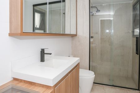 Apartamento à venda com 205m², 5 quartos e 3 vagas Apartamento à venda com 205m², 5 quartos e 3 vagasBanheiro da Suíte 1