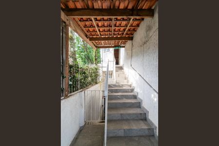 Casa à venda com 145m², 3 quartos e 2 vagasEscada