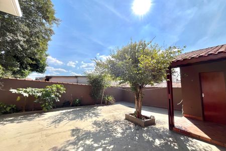 Casa à venda com 270m², 4 quartos e 4 vagas Casa à venda com 270m², 4 quartos e 4 vagasQuintal