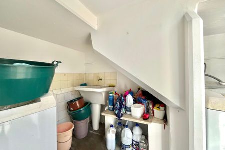 Casa à venda com 270m², 4 quartos e 4 vagas Casa à venda com 270m², 4 quartos e 4 vagasÁrea de Serviço