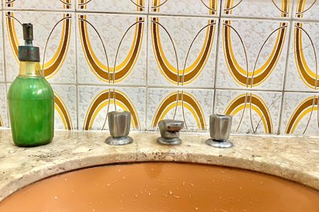 Casa à venda com 270m², 4 quartos e 4 vagas Casa à venda com 270m², 4 quartos e 4 vagasBanheiro da Suíte