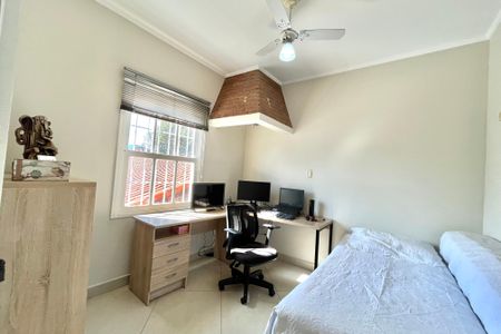 Casa à venda com 270m², 4 quartos e 4 vagas Casa à venda com 270m², 4 quartos e 4 vagasQuarto 4