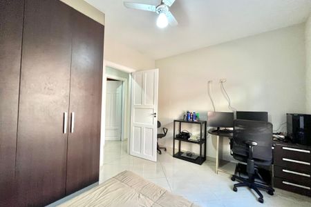 Casa à venda com 270m², 4 quartos e 4 vagas Casa à venda com 270m², 4 quartos e 4 vagasQuarto 2