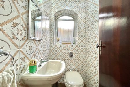 Casa à venda com 270m², 4 quartos e 4 vagas Casa à venda com 270m², 4 quartos e 4 vagasLavabo