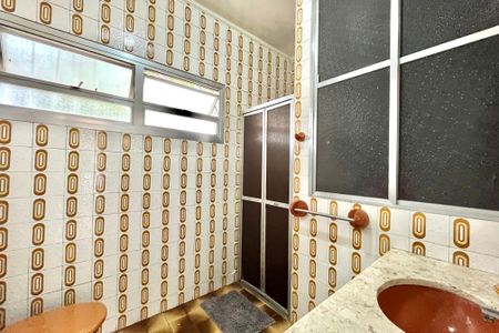 Casa à venda com 270m², 4 quartos e 4 vagas Casa à venda com 270m², 4 quartos e 4 vagasBanheiro Social