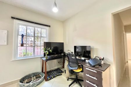 Casa à venda com 270m², 4 quartos e 4 vagas Casa à venda com 270m², 4 quartos e 4 vagasCorredor