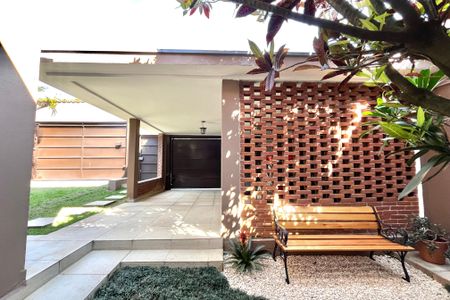 Casa à venda com 270m², 4 quartos e 4 vagas Casa à venda com 270m², 4 quartos e 4 vagasJardim