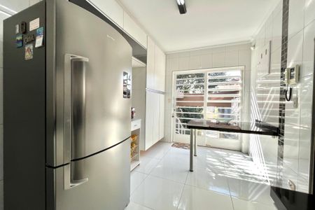 Casa à venda com 270m², 4 quartos e 4 vagas Casa à venda com 270m², 4 quartos e 4 vagasCozinha