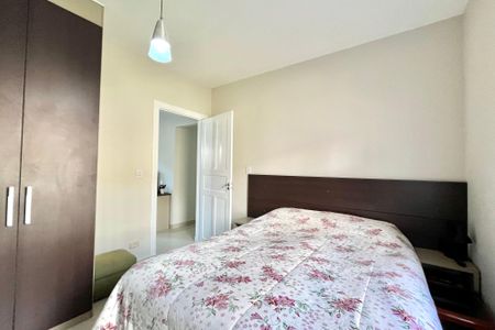 Casa à venda com 270m², 4 quartos e 4 vagas Casa à venda com 270m², 4 quartos e 4 vagasSuite