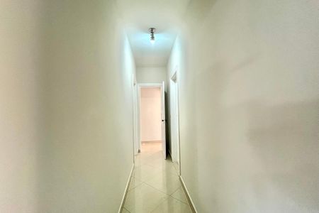 Casa à venda com 270m², 4 quartos e 4 vagas Casa à venda com 270m², 4 quartos e 4 vagasCorredor