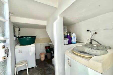 Casa à venda com 270m², 4 quartos e 4 vagas Casa à venda com 270m², 4 quartos e 4 vagasÁrea de Serviço